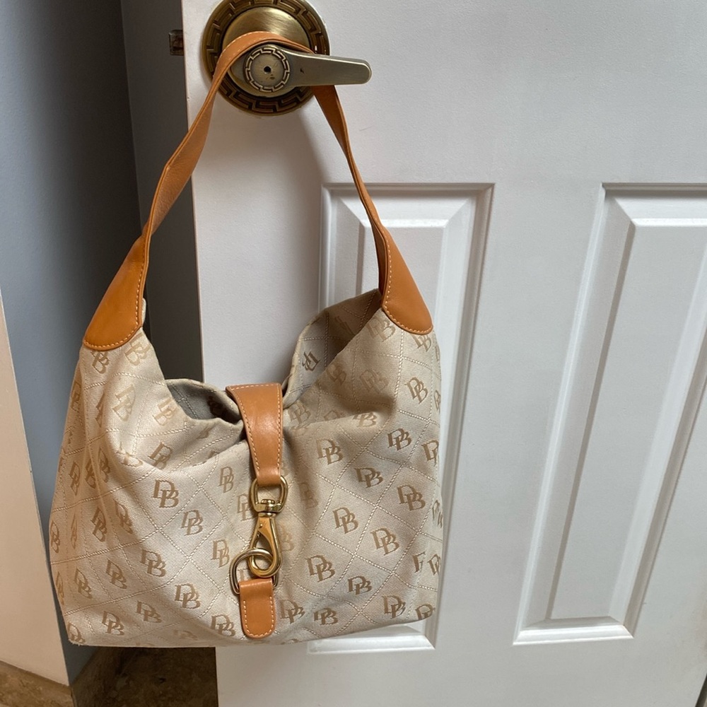 Women’s Dooney & Bourke  handbag